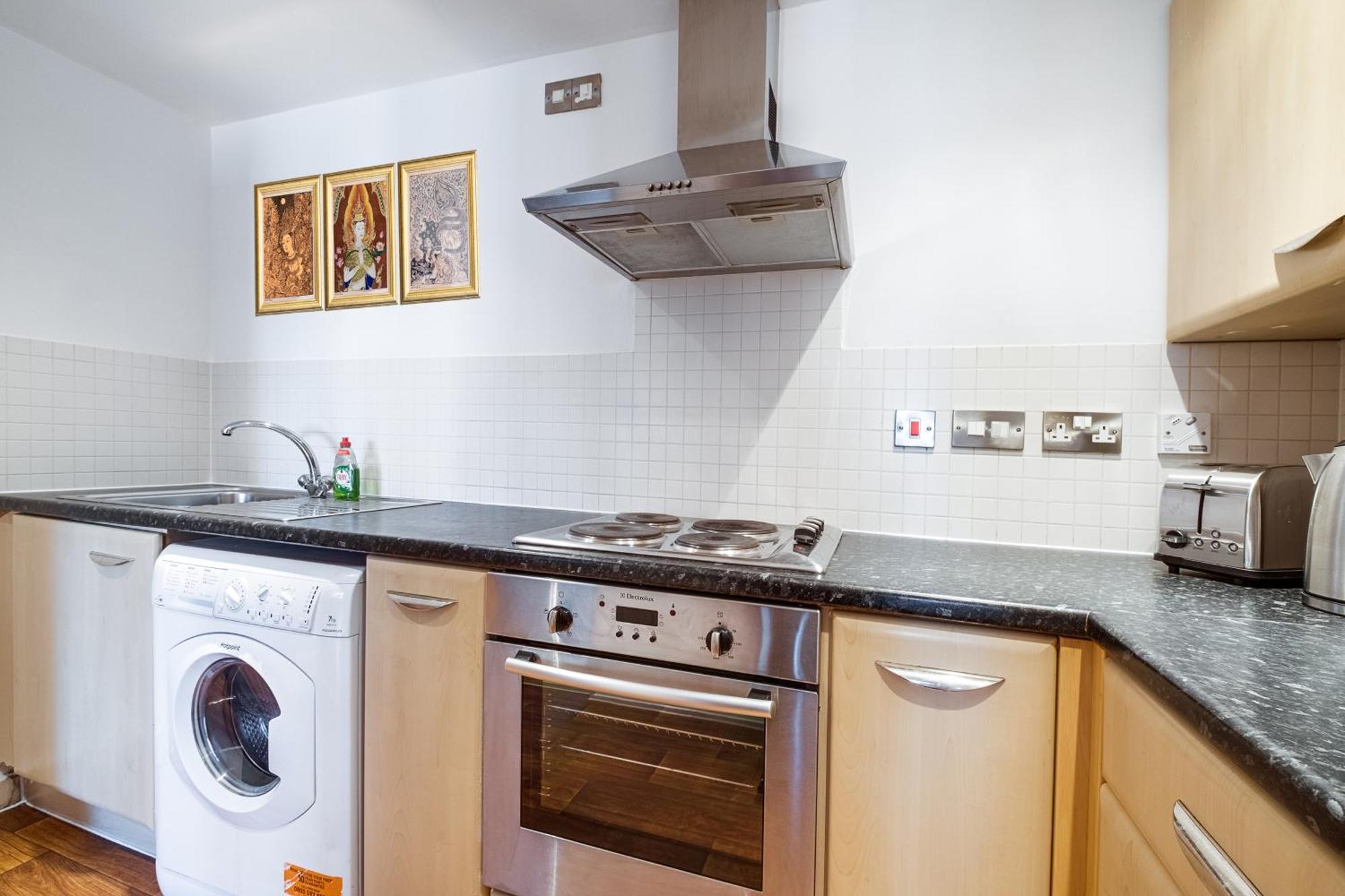 Thai Haven With Pool Table - Nexflix - Centre, Free Parking Apartment *